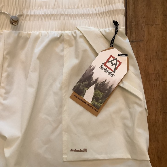 NWT Avalanche Cargo Pocket Bungee Athletic Hiking Shorts Womens Sz Large - Picture 5 of 11